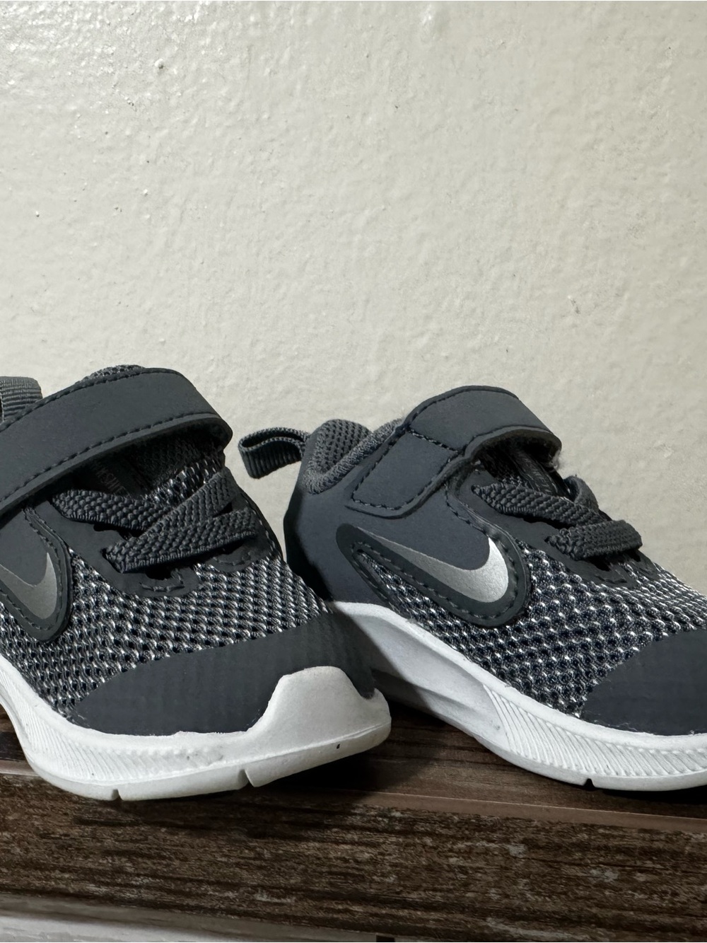 Nike Kids Gray and White Mesh Hook-and-Loop Sneakers